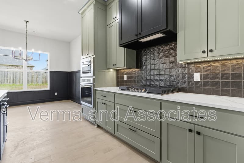 Centerton House: 1061 Whistler St