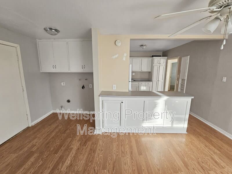 Ridgecrest Condo: 137 S Richmond B