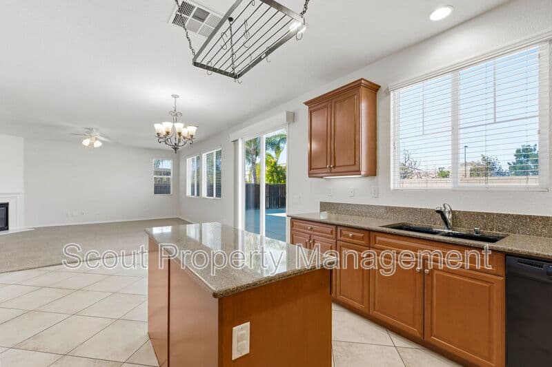 Menifee House: 29128 Rockledge Drive