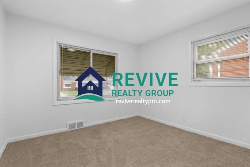 Roseville House: 28059 Floral Street