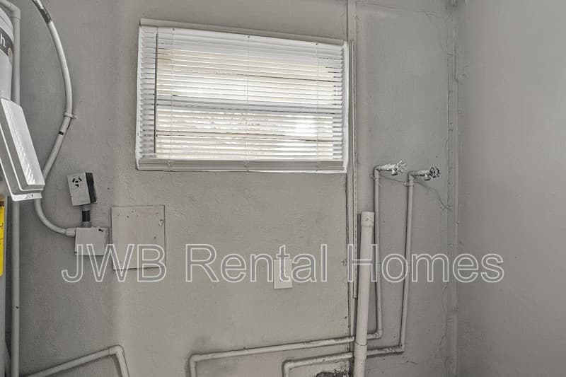 Jacksonville House: 3810 Brick Rd