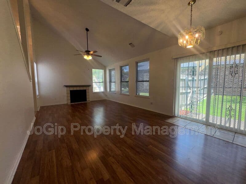 Mesquite House: 1012 Garden Trail