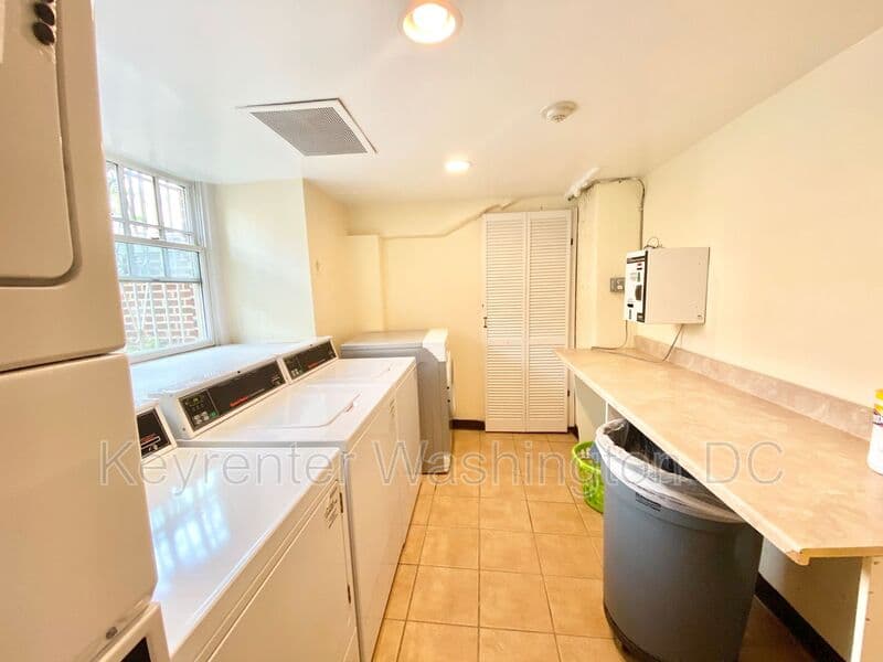 Washington Condo: 2410 20th St, NW
