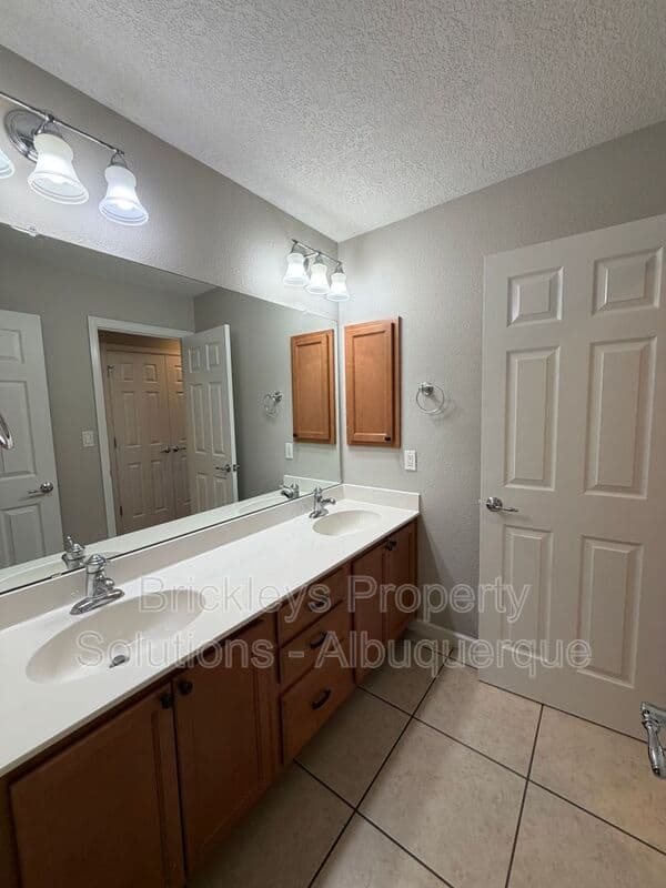Rio Rancho House: 418 Paseo Roja Pl NE