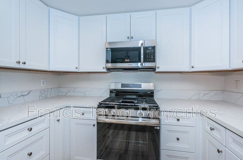 San Marcos House: 1445 Glen Avon Drive