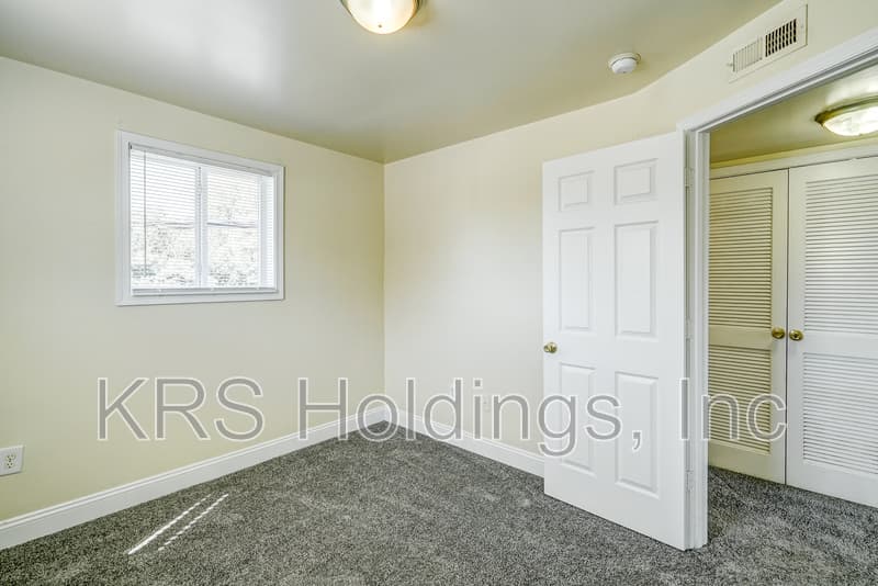 Richmond Condo: 2100 phaup st