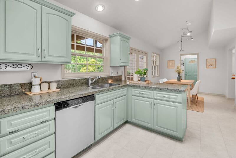 Portland House: 9255 Southwest Boones Ferry Road