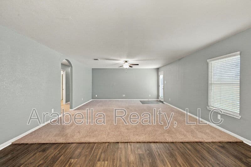 San Antonio House: 11641 Claudette St
