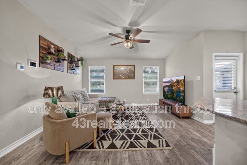 San Antonio House: 15562 Gray Catbird
