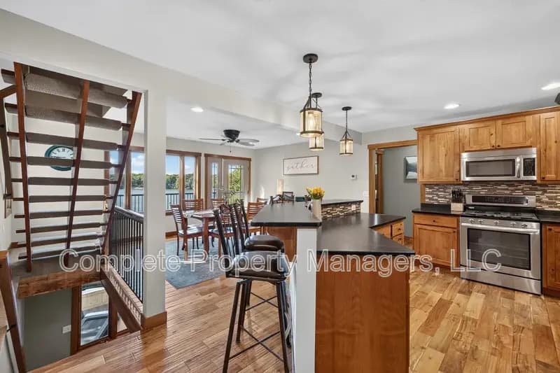 New Richland House: 23619 180th Street