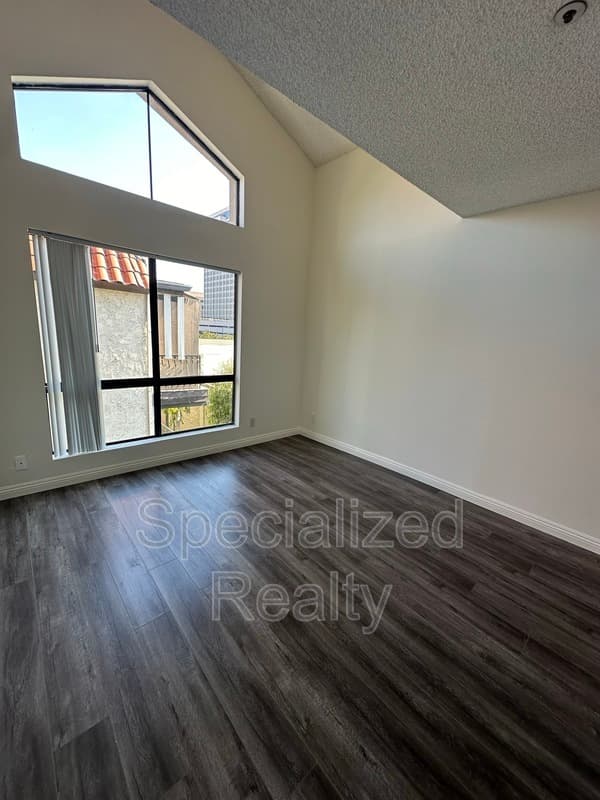 Glendale Condo: 621 N. Louise Street