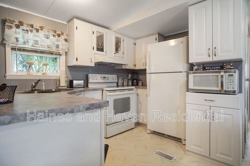 Haines City House: 3208 Lakeview Dr