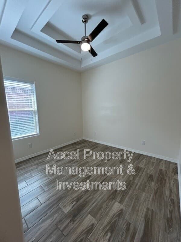 Alton Condo: 1012 W La Pointe