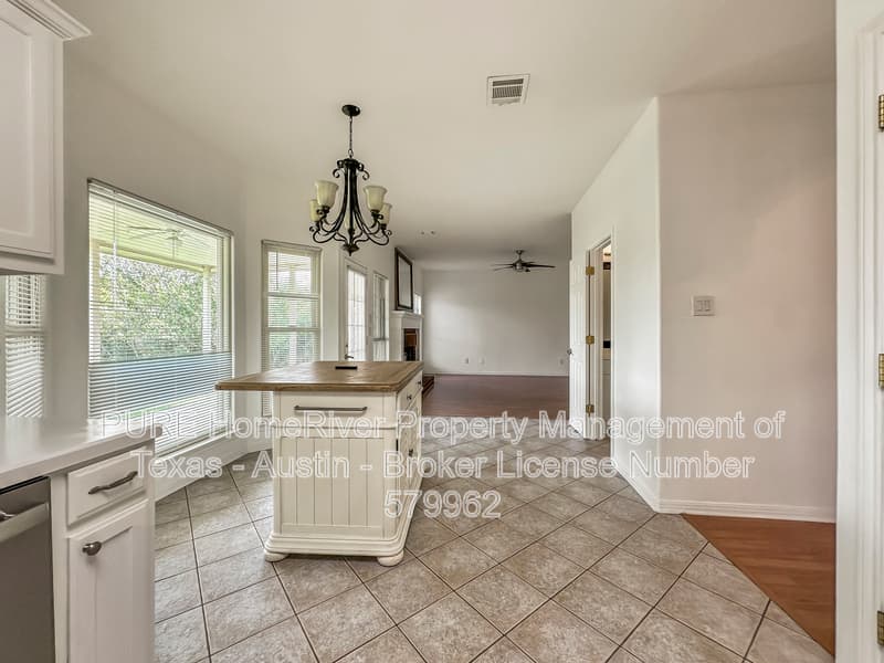 Round Rock House: 2007 Chaparral Dr