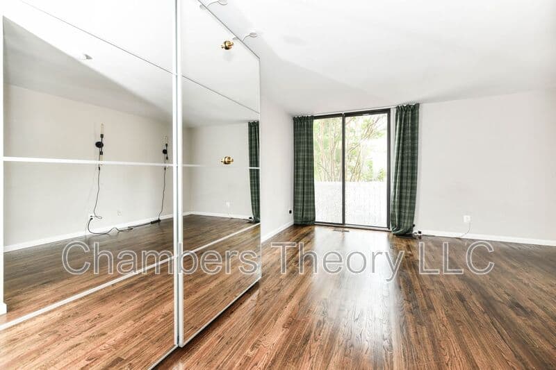 Reston House: 11475 Washington Plz W
