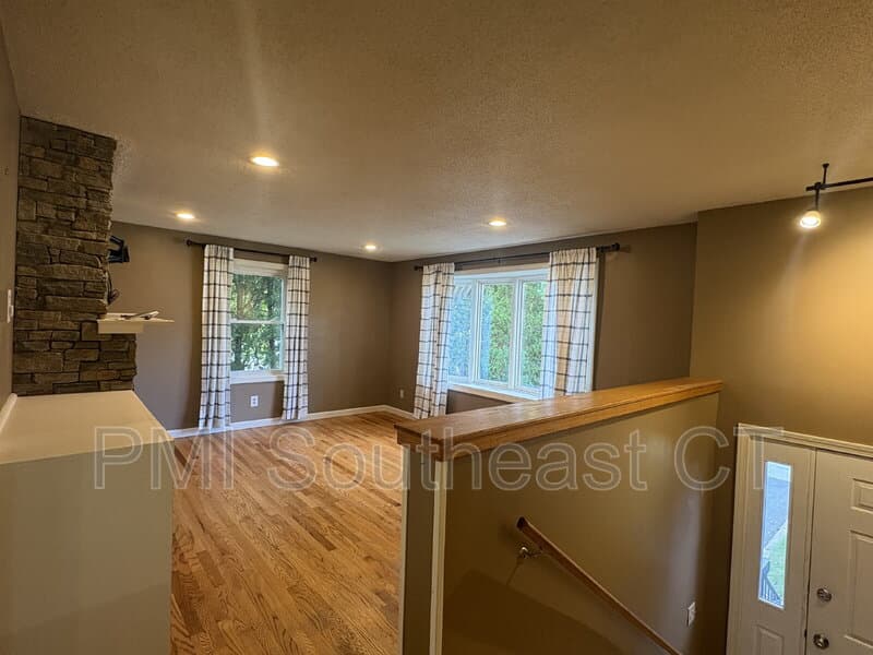 Mystic House: 250 Capstan Ave