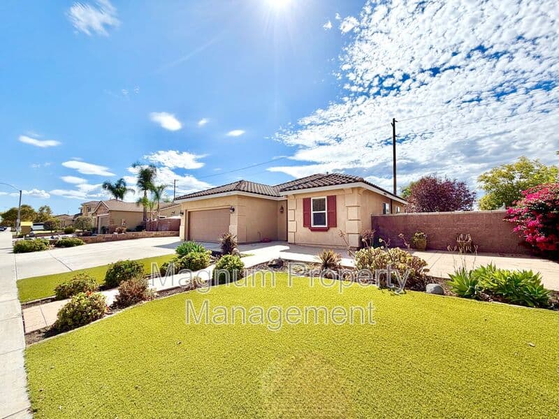 Menifee House: 33205 Gypsum St
