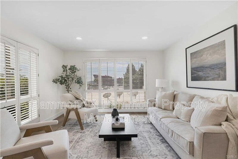 West Hollywood Condo: 970 Palm Ave.