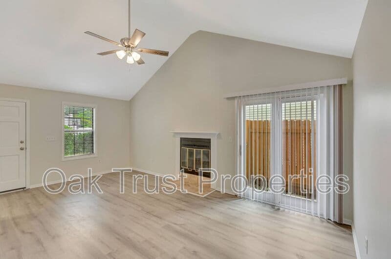 Charleston House: 1755 River Front Drive