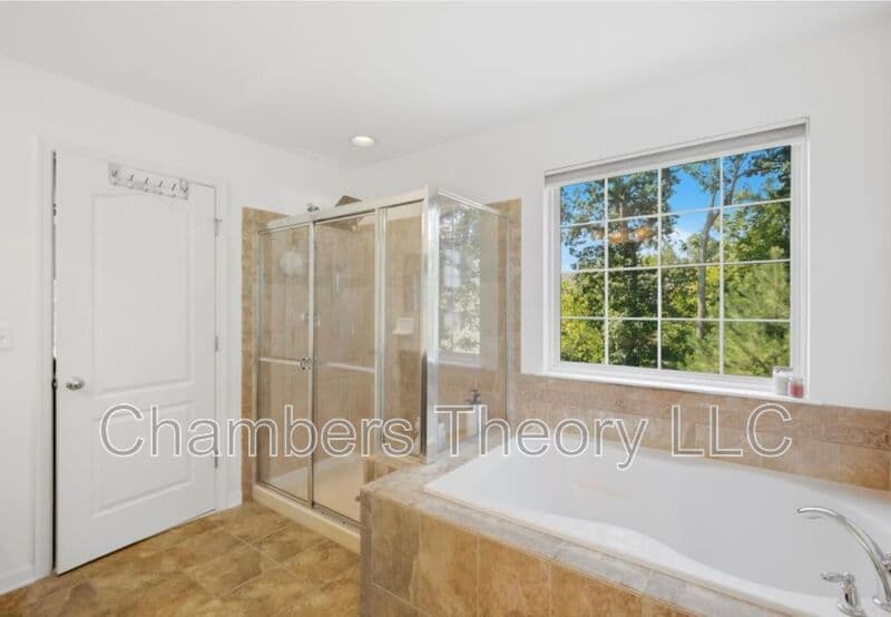 Woodbridge House: 3324 Eagle Ridge Dr