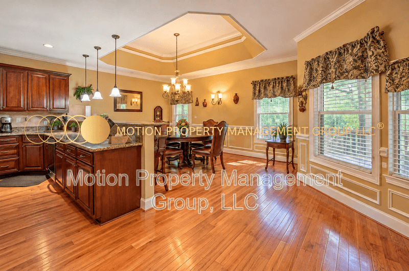 Monticello House: 682 East Mourning Dove Court