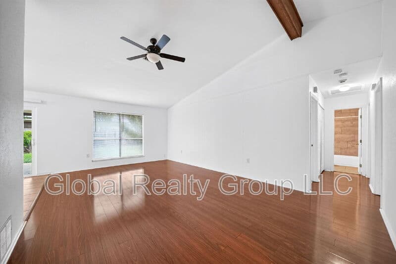 Live Oak House: 7713 Narrow Pass St