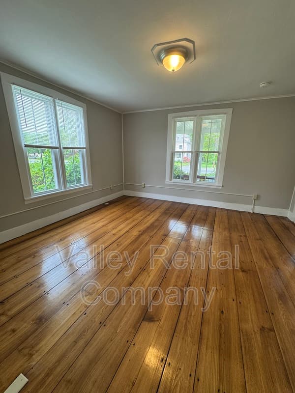 Sunderland House: 118 North Main Street - 1