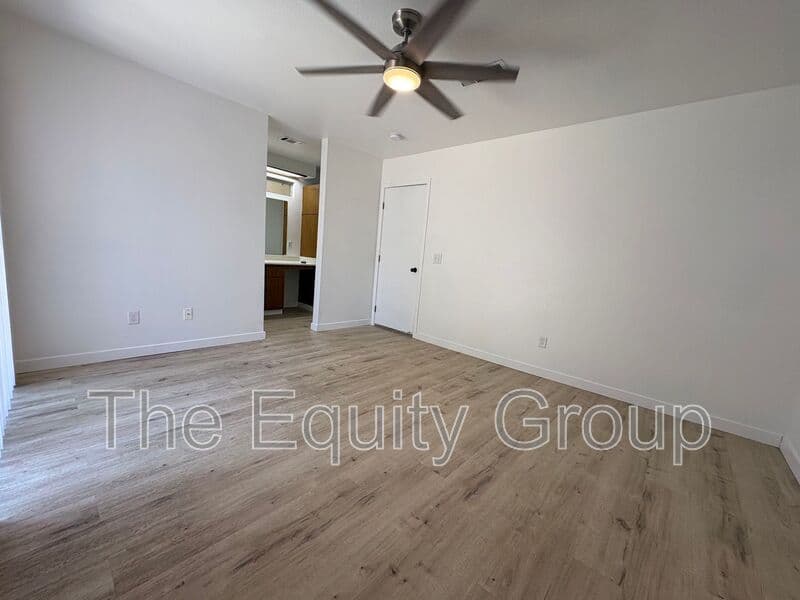 Visalia House: 2324 West Delta Ave