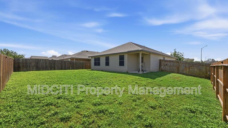 Schertz House: 221 Tule Canyons