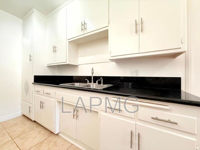 Los Angeles House: 1415 Hudson Avenue