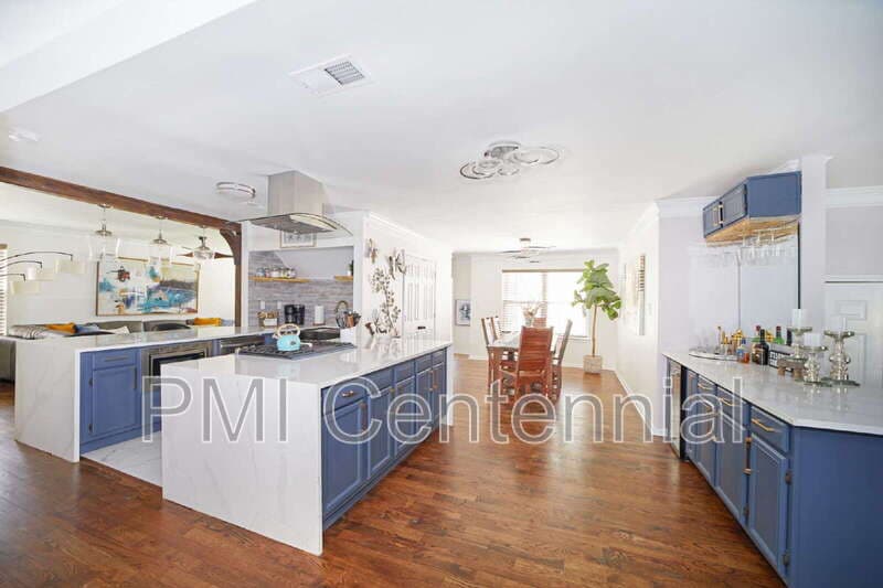 Johns Creek House: 220 Preston Oaks Dr