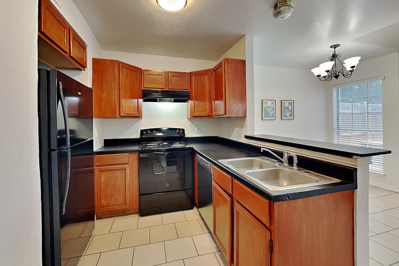 Duncanville House: 905 Fairbanks Cir