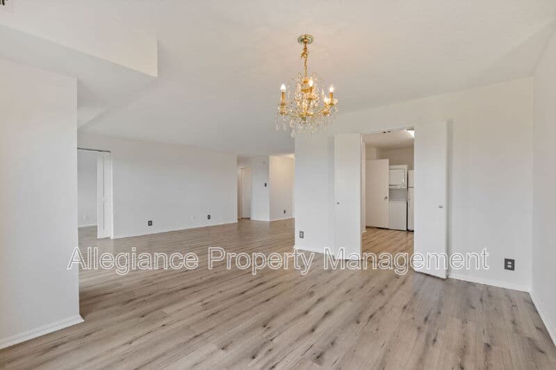 Alexandria House: 309 Yoakum Parkway