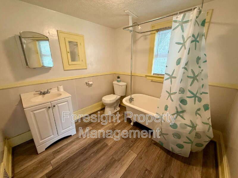 Akron House: 692 West Thornton Street