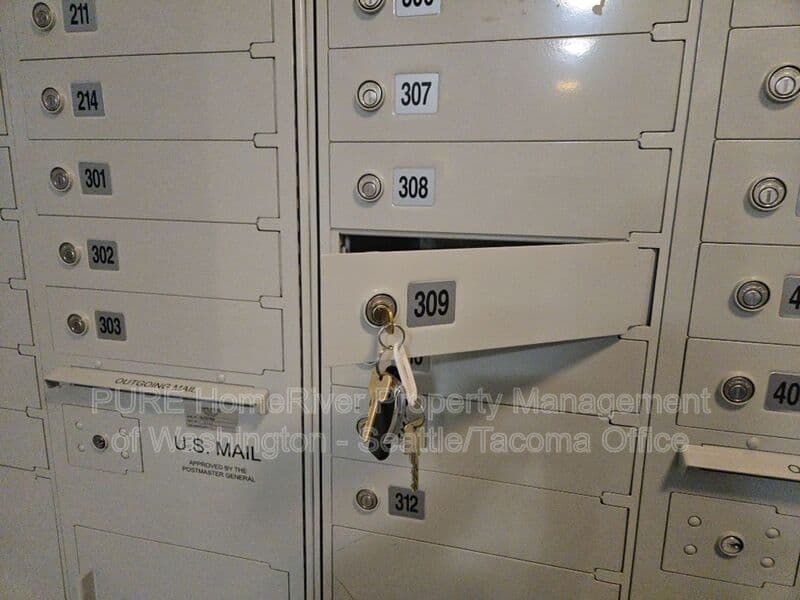 Seattle Condo: 4547 8th Ave