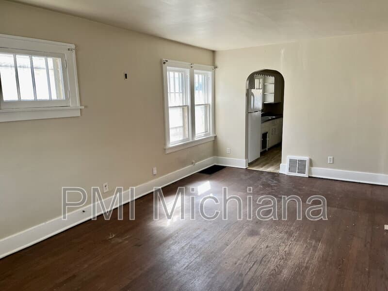 Mishawaka House: 121 W 12th St