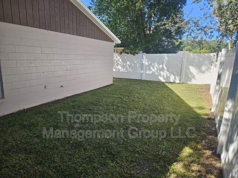 Tampa Townhome: 8512 N Hyaleah Rd