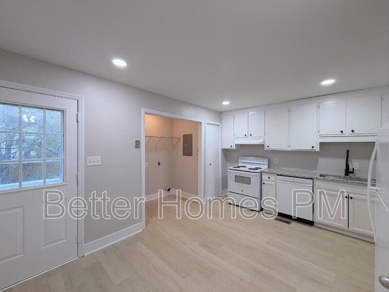 Garner Condo: 104 Stowe Place