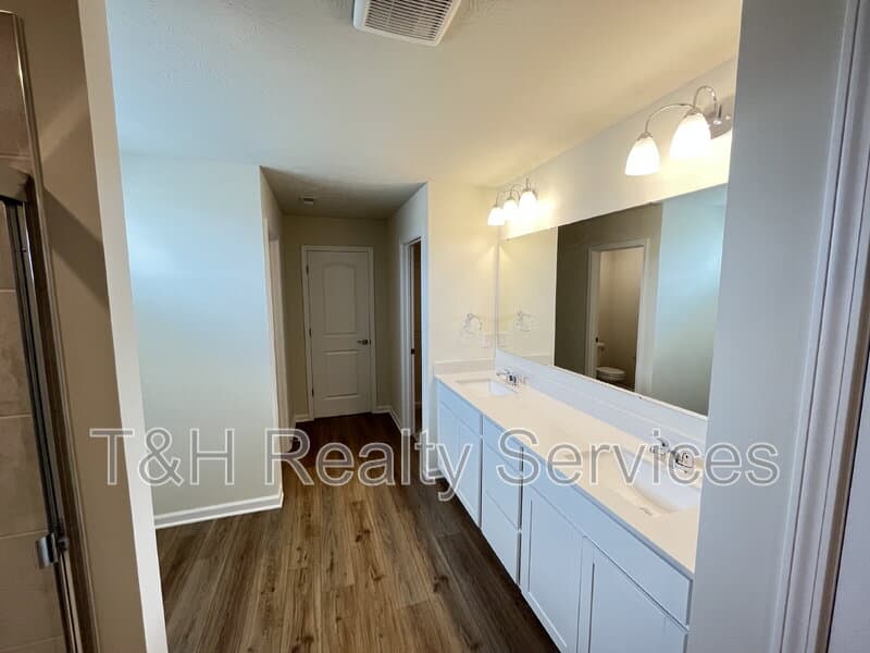 Noblesville House: 13153 Himalaya Circle