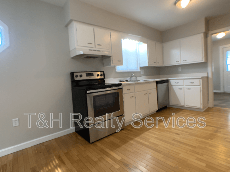 Fortville House: 733 Laurel Lane