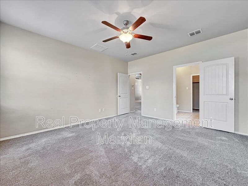 Fort Worth House: 12312 Walden wood Dr