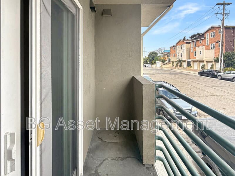 Oakland Condo: 1459 MacArthur Blvd