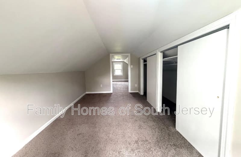 Salem House: 47 S 3rd St