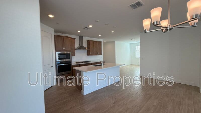 Peoria House: 31958 N 116th Ave