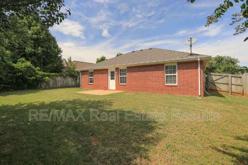 Centerton House: 1071 Evergreen St