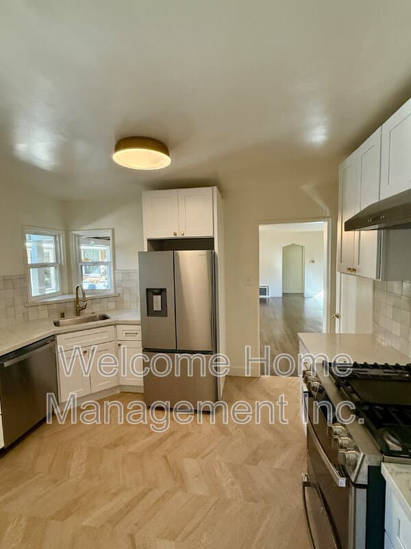Oakland House: 5810 Estates Drive