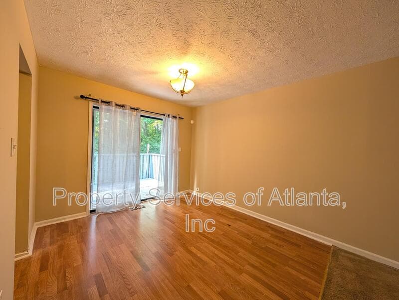 Decatur House: 4341 Old Lake Dr