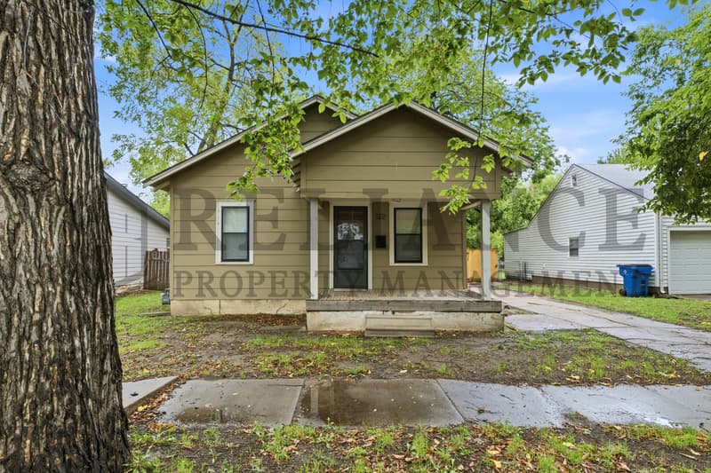 Wichita House: 122 Gordon South