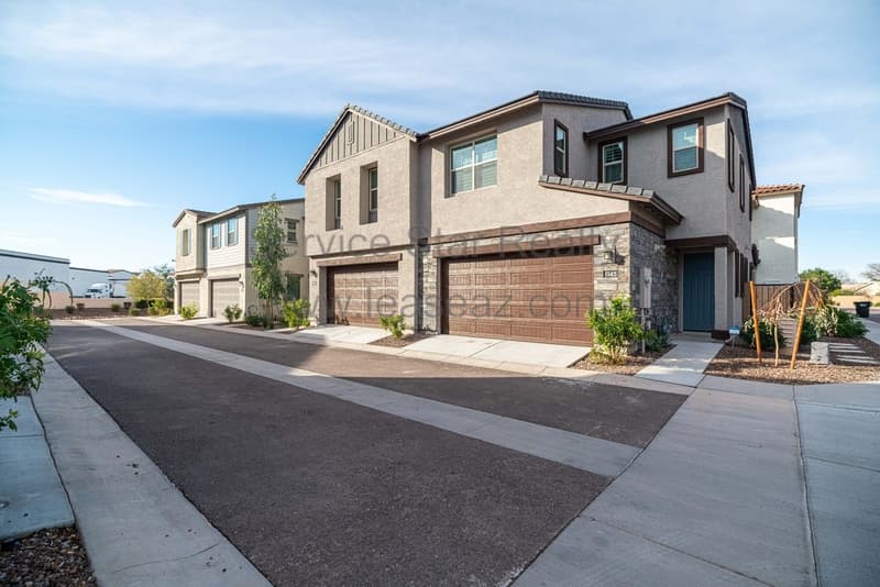 Chandler Townhome: 1141 W Diamondback Dr