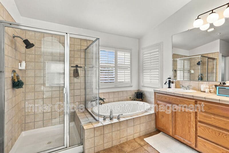 Brentwood House: 374 Olive Street